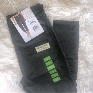 Earth Yoga Organic Clothing Cross Waist Capri in Large size.